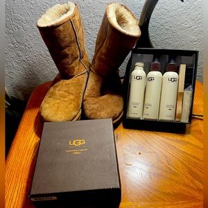 UGG Boots & Cleaning/Conditioning Kit